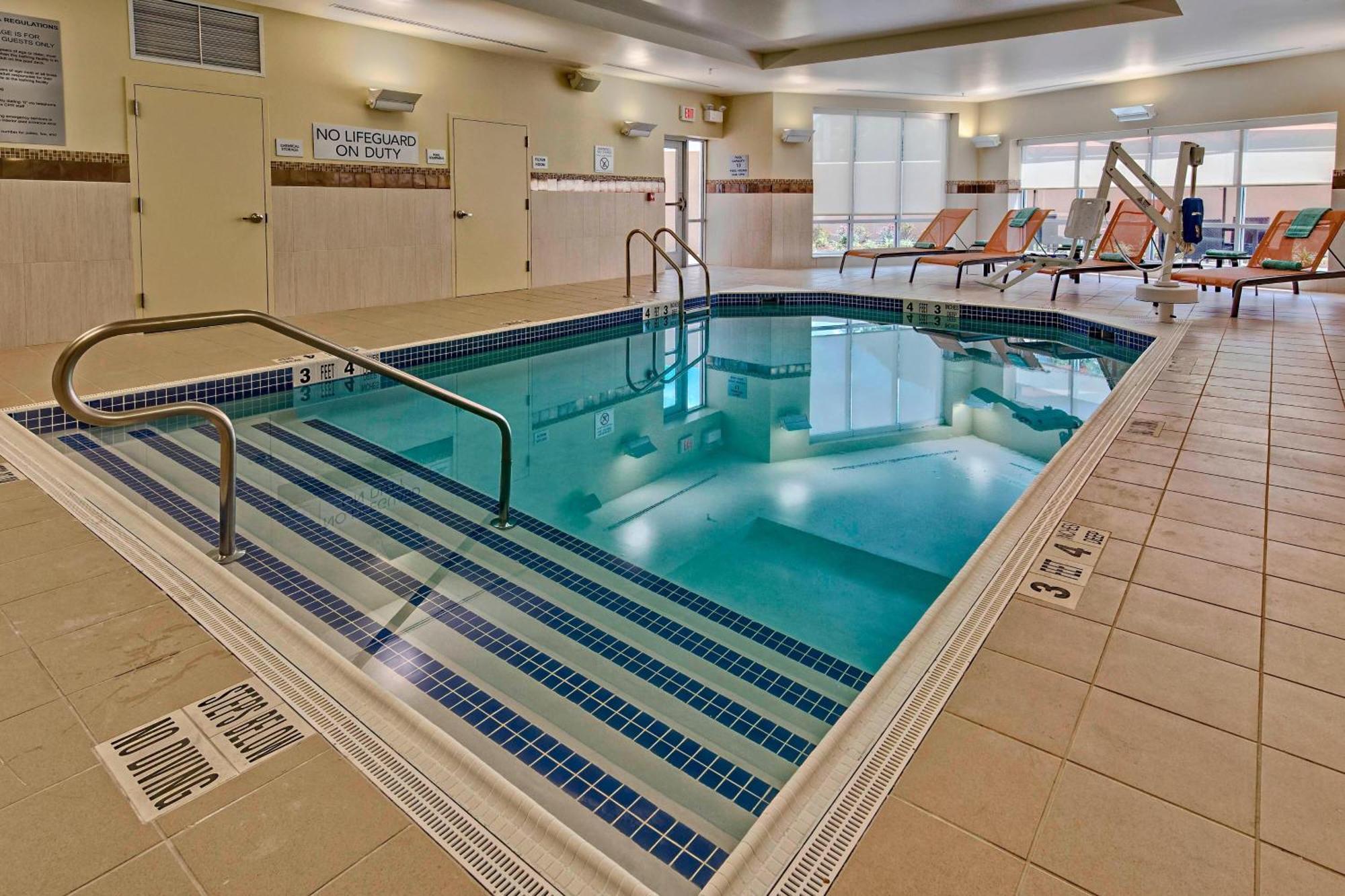 Hotel Courtyard By Marriott Long Island