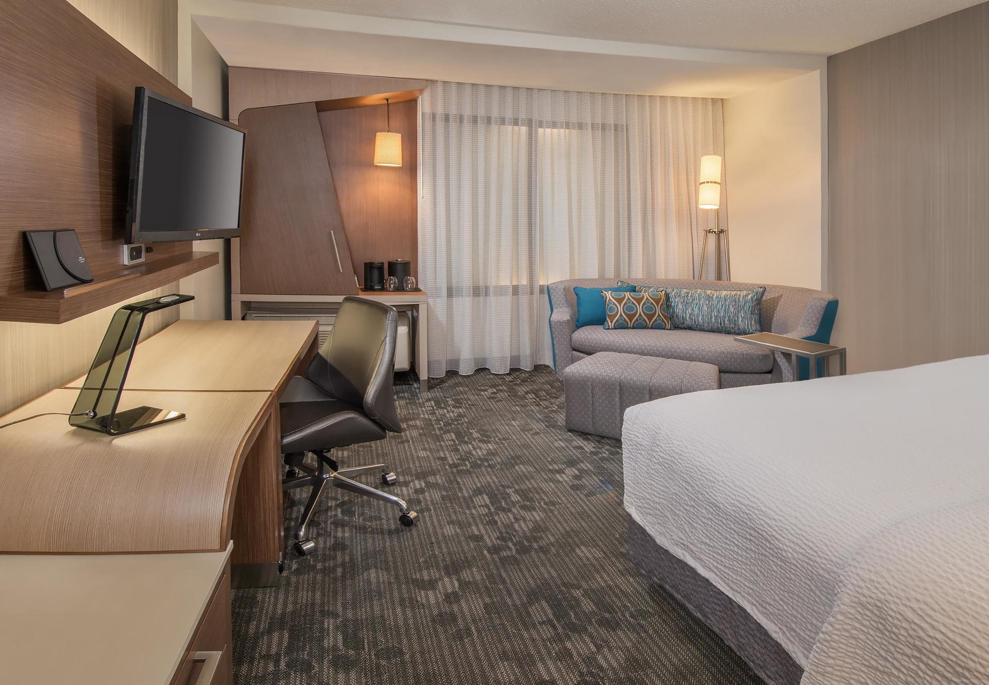 Hotel Courtyard By Marriott Long Island 3*