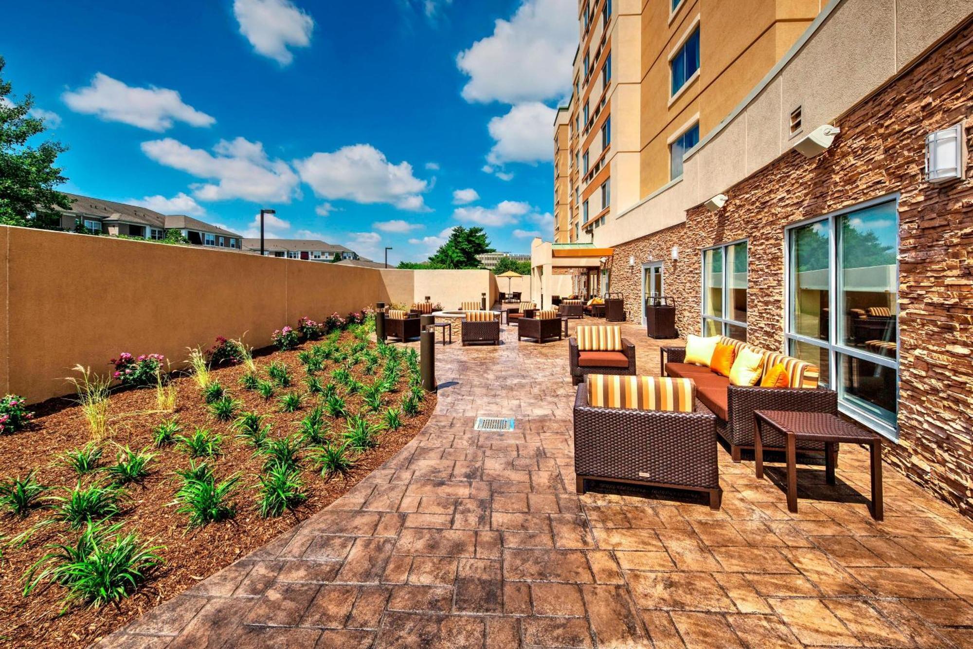 Courtyard By Marriott Long Island 3*