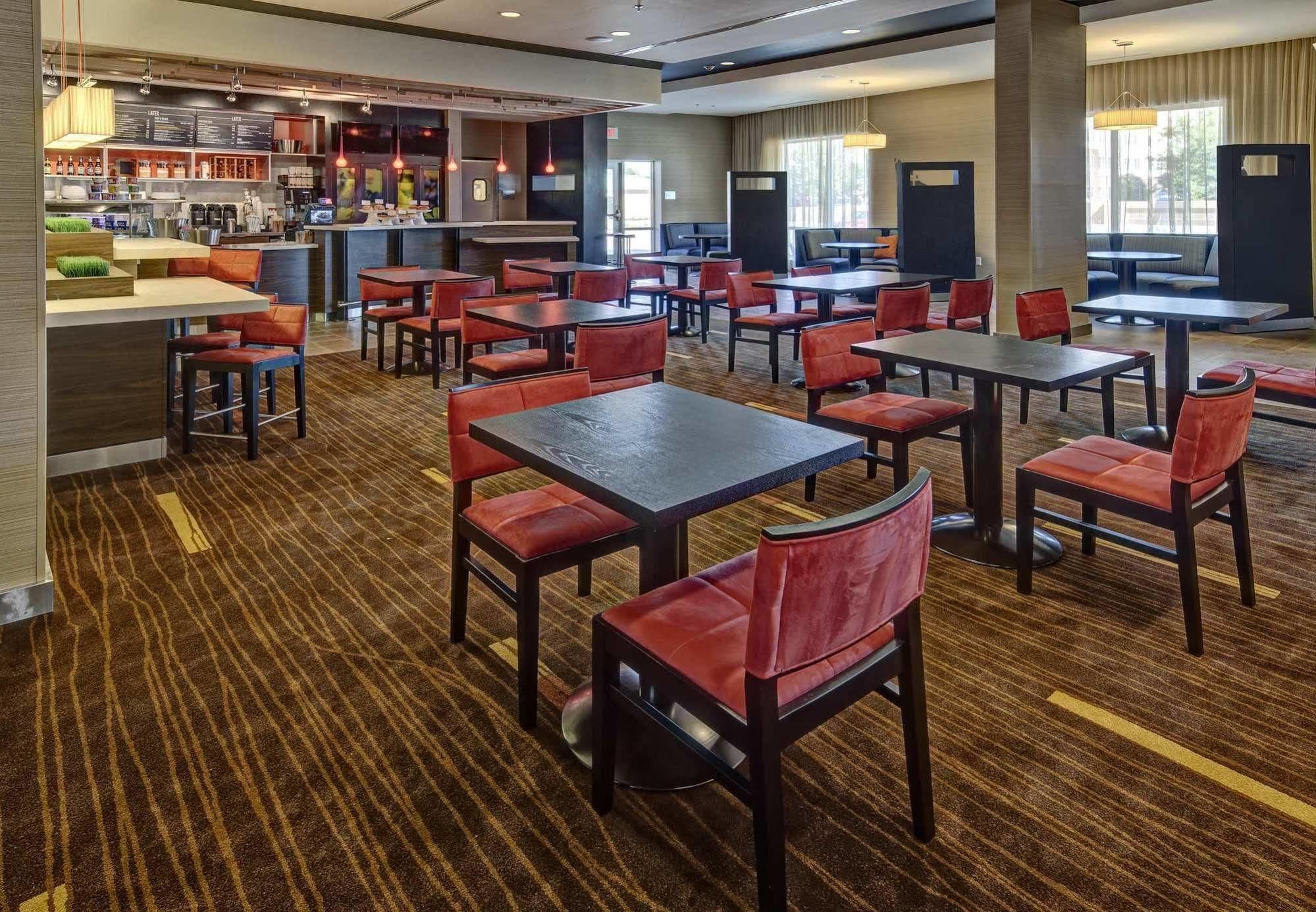 Courtyard By Marriott Long Island Hotel Westbury